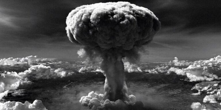 Hiroşima ve Nagasaki’ye Atom Bombası Saldırısı: İnsanlığın Karanlık Günleri